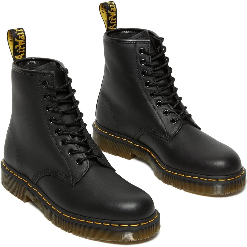 Doc Martens genuine black leather boots EUC